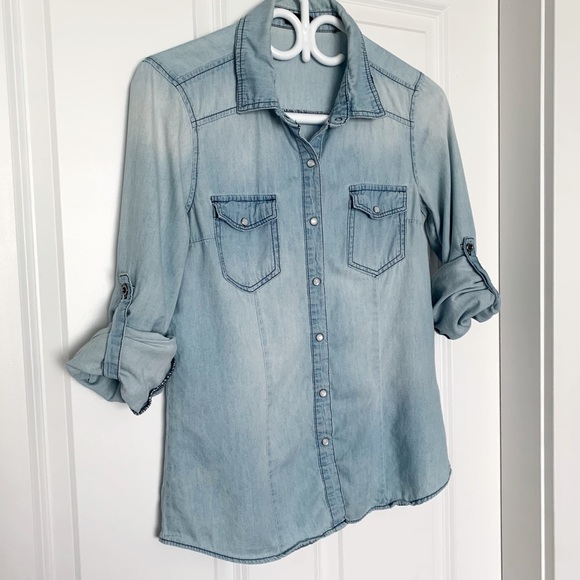 •CHOCOLATE USA• Size M Chambray / Light Jean Shirt - Picture 4 of 7